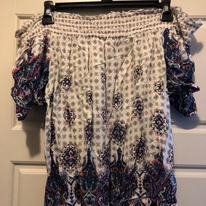 Patterned Off-the-shoulder Shirt